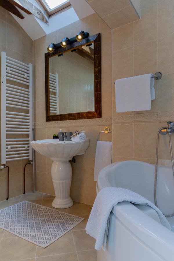 Apartman Park ซลาตีบอร์ ภายนอก รูปภาพ